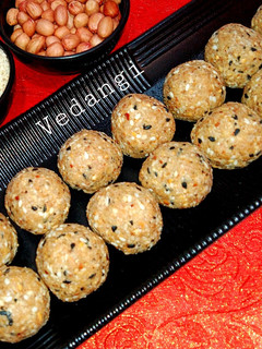 A picture of Til Ladoos.
