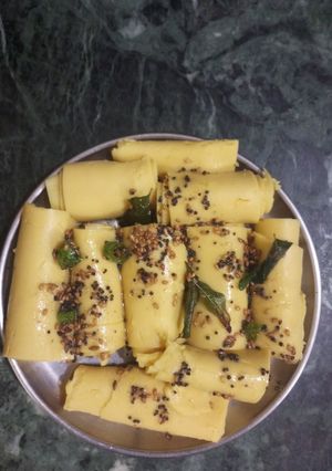 કુકર ખાંડવી રેસીપી મુખ્ય ફોટો