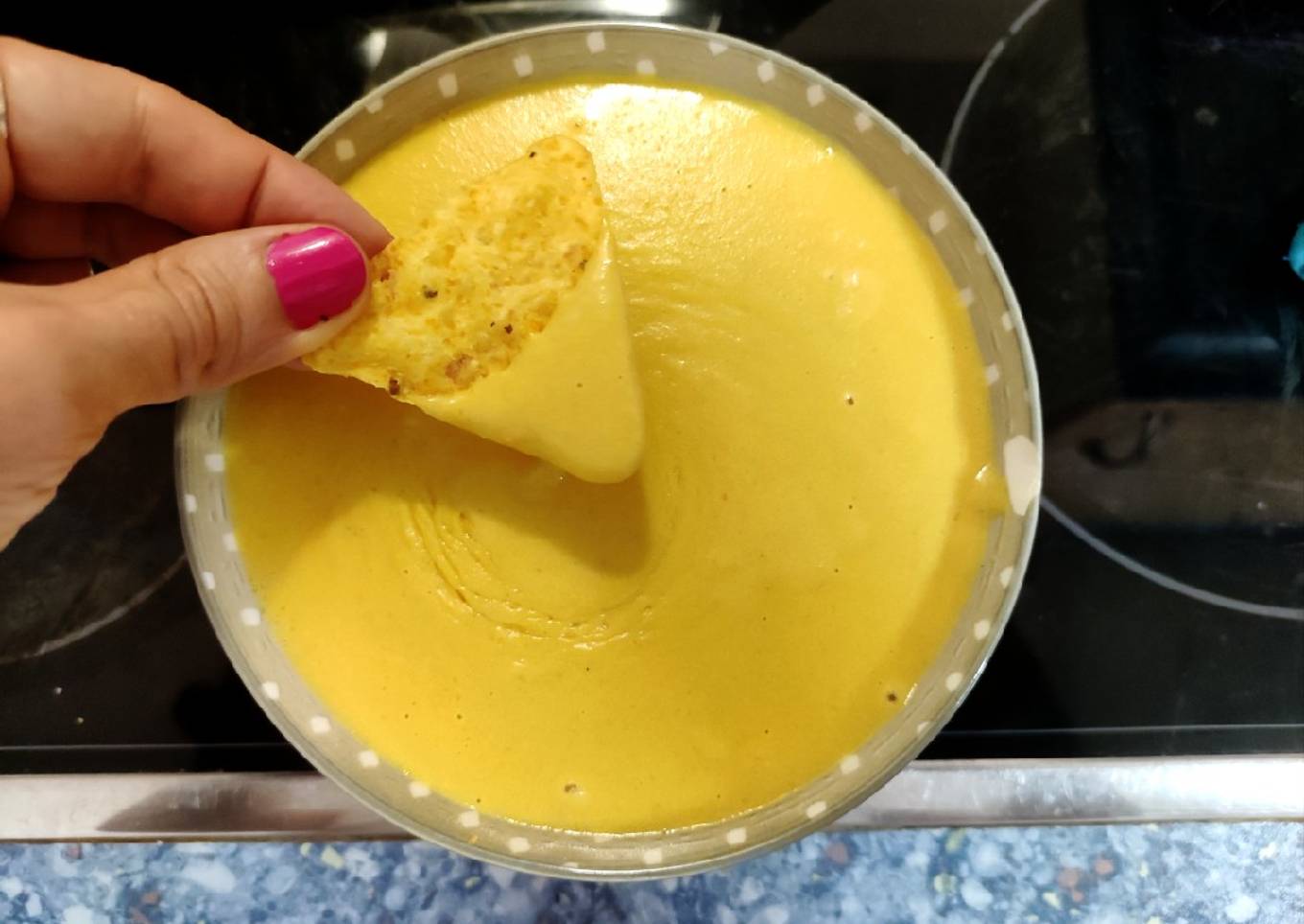 Dip de queso cheddar vegano (MyCook Touch, fácil, 20 min)
