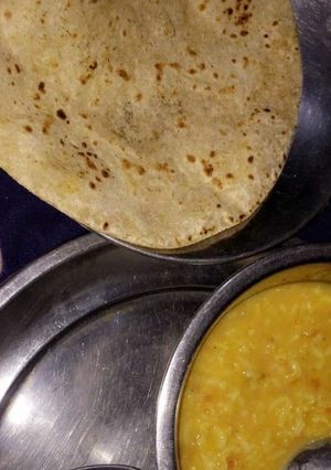 A picture of Dal roti.