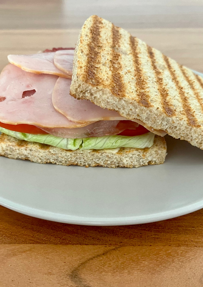 Una foto de 🥪 Sándwich BLT con pollo 🍗