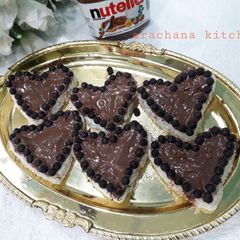 Nutella top on bread with choco chips A picture of Nutella top on bread with choco chips.