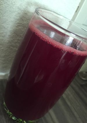 Una foto de Limonada con betabel