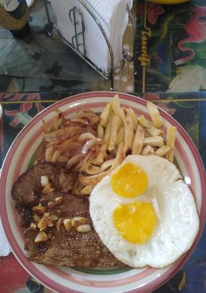 Una foto de Bistec a lo pobre en cuarentena 🍷