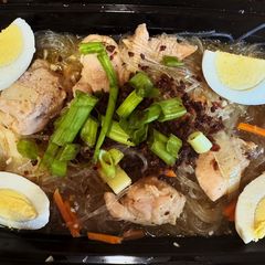 A picture of Sotanghon Soup.