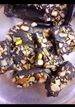 A picture of Dry fruits chocolate fudge.