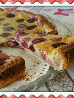 Una foto de Tarta de cerezas 🍒 y hojaldre
