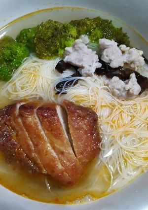 รูปของ เส้นหมี่ไก่สไปรส์ซี่