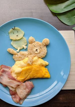 A picture of Souffle Omelette with Bacon Recipe [Chick wakes bear up!].
