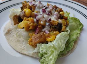Una foto de Wrap🌯🍆 de salteado de coliflor, berenjena y maíz🌽 tierno🥙🌯