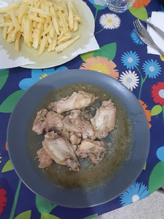 Una foto de Pollo a la encebollado a la cerveza