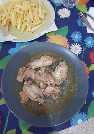 Una foto de Pollo a la encebollado a la cerveza