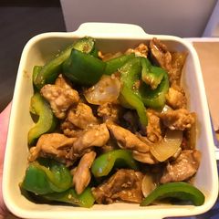 A picture of Spicy soy sauce chicken with onion and green pepper.