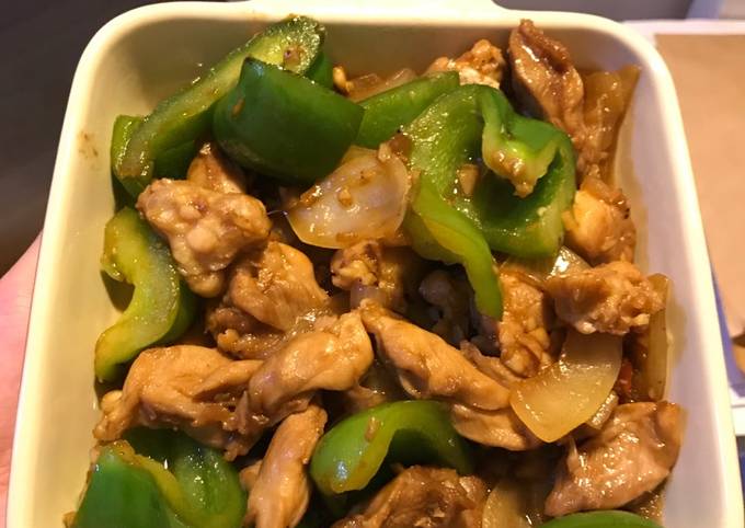 Spicy soy sauce chicken with onion and green pepper