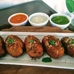 A picture of Mixed Vegetables Cutlets With Three Dips.