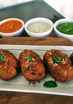 A picture of Mixed Vegetables Cutlets With Three Dips.