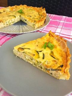 Una foto de Quiche de calabacín y atún