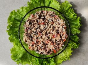 Una foto de 🍚Ensalada de arroz atún y lentejas 🍚con mayonesa de ajo casera (segura 🔬) 🥚🧄🍋