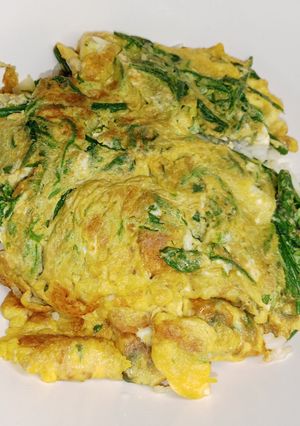 รูปของ ไข่เจียวใส่ยอดผักกูด (Omelette with Young Fern Leaves)