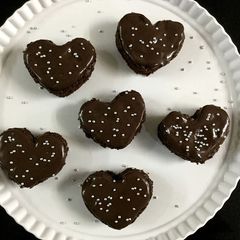A picture of MINI HEART-SHAPED CHOCOLATE CAKE BITES.