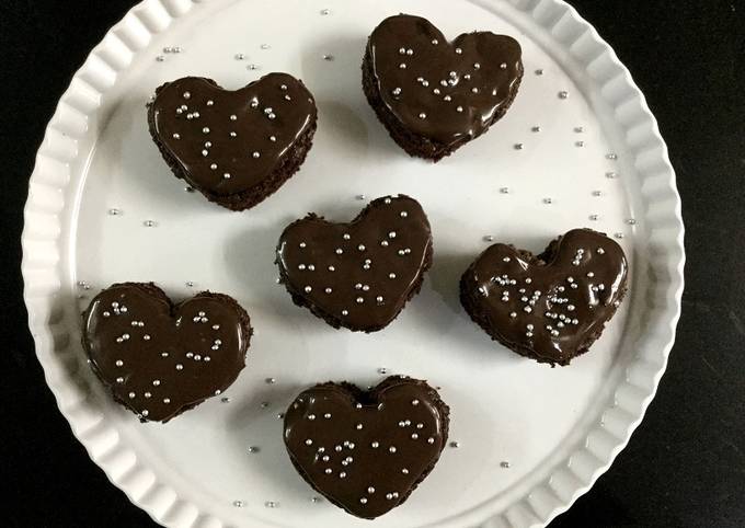 Recipe of Award-winning MINI HEART-SHAPED CHOCOLATE CAKE BITES