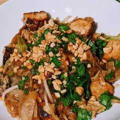 A picture of Vegetarian Pad Thai.