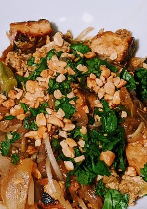 A picture of Vegetarian Pad Thai.
