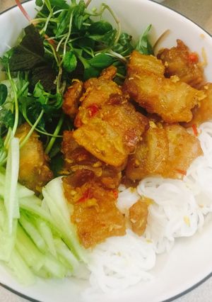 Hình của món Bún tóp mỡ sả muối.