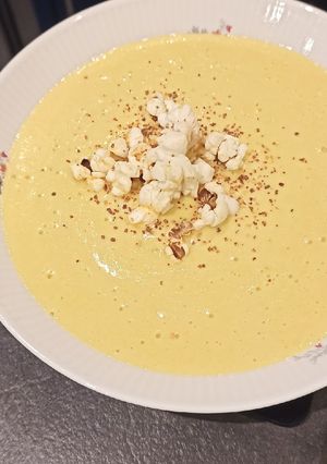 Une photo de Velouté de Maïs et Pop corn épicé