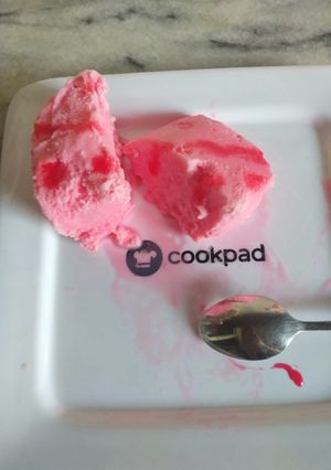 A picture of HomeMade Pink Ice cream.