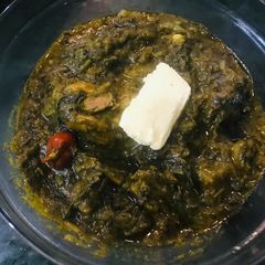 A picture of Chicken palak.