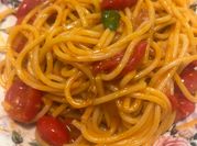 Una foto di pasta acciughe