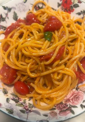 Foto di Spaghetti in padella 83 datterino e acciughe salate