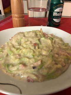 Una foto de Espaguetis de calabacín con bechamel de puerro