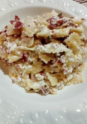 Foto di Farfalle alla crema di ricotta e bresaola con pistacchi al profumo di limone