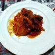 Lomo con cebollas y bolets