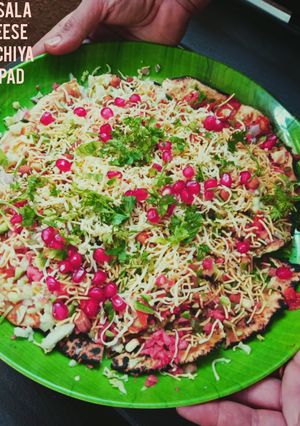 A picture of Masala cheese khichiya papad.