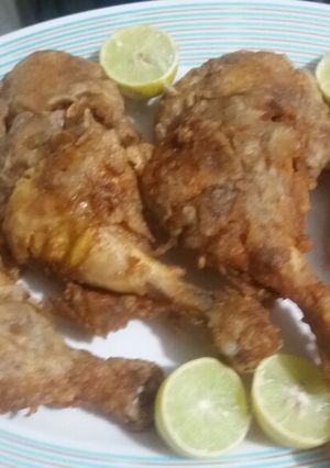 A picture of Fried chicken pieces 🍗.