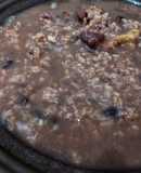 Cháo đậu đen hạt sen hầm xương bằng nồi nấu chậm