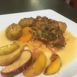 Brazuelo De Cerdo Con Salsa De Piña Y Naranja