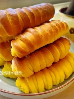 南瓜煉乳麵包 的食譜成品照片