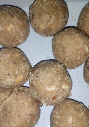 आटे के लड्डू (atte ke ladoo recipe in Hindi) रेसिपी मुख्य फोटो