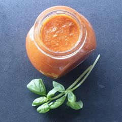 A picture of Garlic chilli paste.