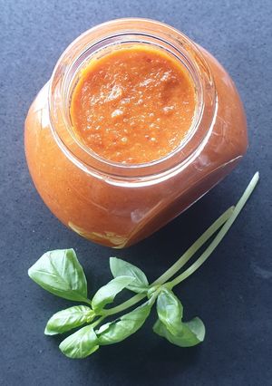 A picture of Garlic chilli paste.