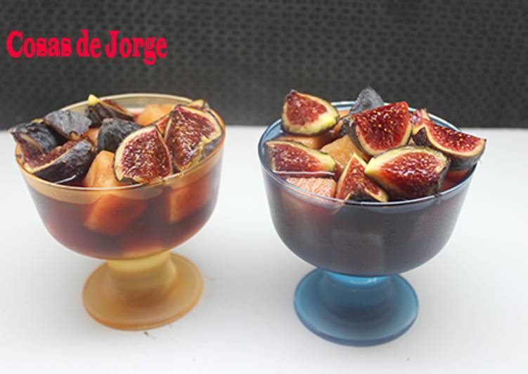 Copa de higos y sandía en sangría