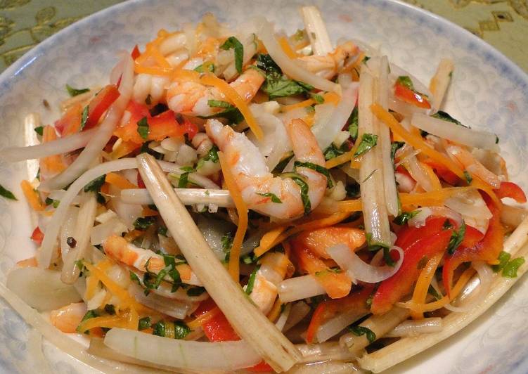 Gỏi ngó lục bình tôm thịt đặc sản Bình Dương Món ăn truyền thống đậm đà hương vị miền Nam