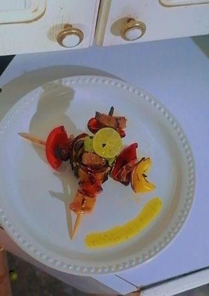 Una foto de Brochetas de res