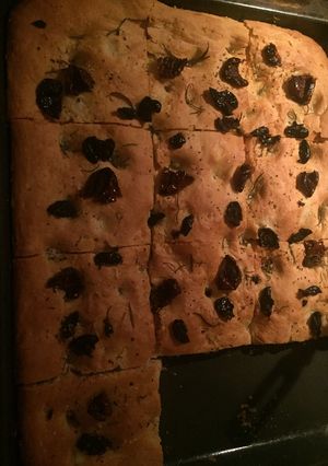 Φωτογραφία της συνταγής FOCACCIA με λιαστές ντομάτες και δενδρολίβανο