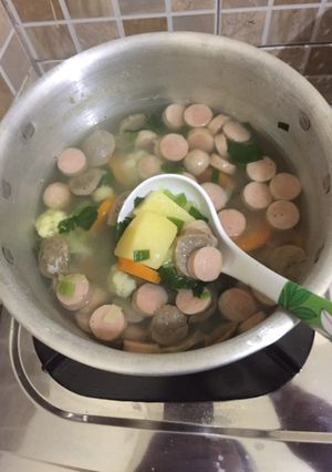 Foto resep SOP SOSIS BAKSO SEDERHANA KESUKAAN ANAK 😋