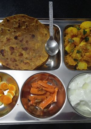 થેપલા (Thepla Recipe in Gujarati) રેસીપી મુખ્ય ફોટો